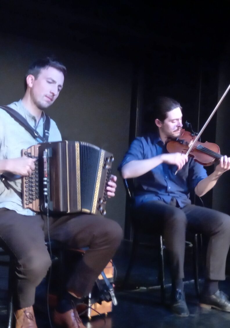 Band „Maxjoseph“ begeistert im Altstadttheater mit eigenständiger Volksmusik