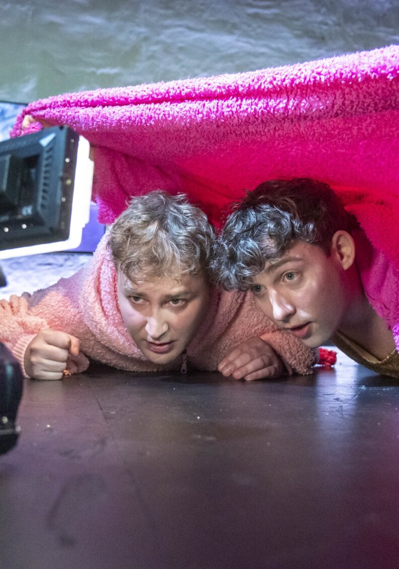 Selbstisolation: Emma Mae Zichs „Im Sog-Hikikomori“ im Studio des Stadttheaters Ingolstadt