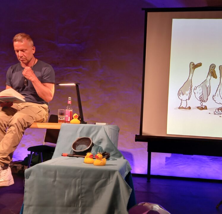 Politikparabel im Kinderbuch. Ulrich Hub war bei den Ingolstädter Literaturtagen zu Gast