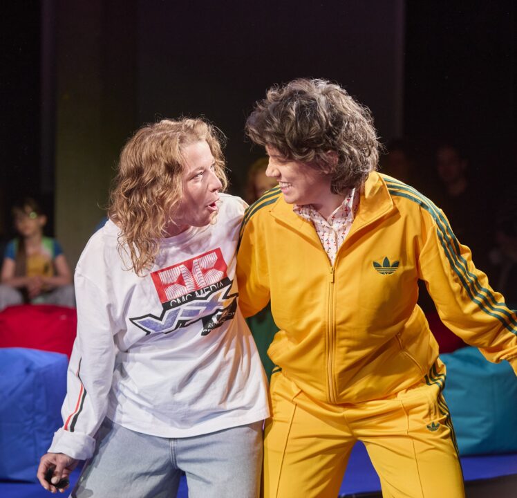 Irre komische Migrantengeschichte: „Pembo“ im Jungen Theater Ingolstadt