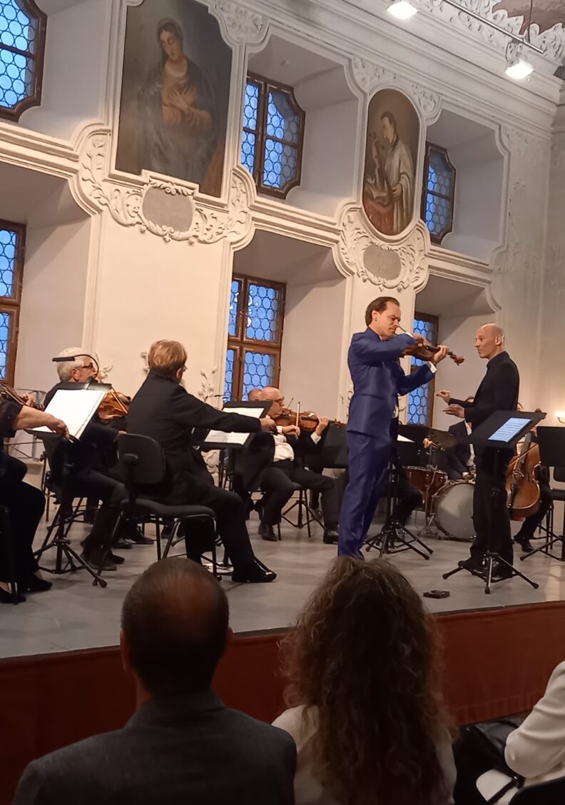 Folklore auf die Spitze getrieben: Ein virtuos-furioser Abend mit Benjamin Schmid und dem Ensemble del Arte
