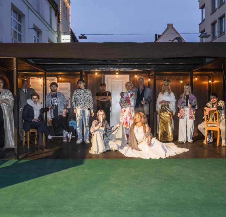 Theatraler Stadtspaziergang „Lücke zum Glück“