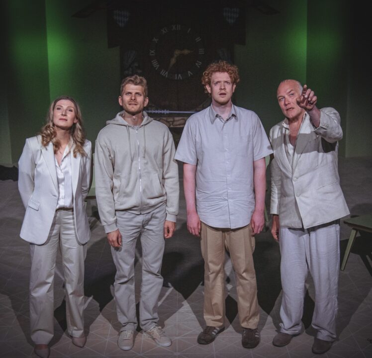 Infotainment zu Illuminaten: Kritik zu „Weishaupt und die Gespenster“ im KH des Stadttheaters IN
