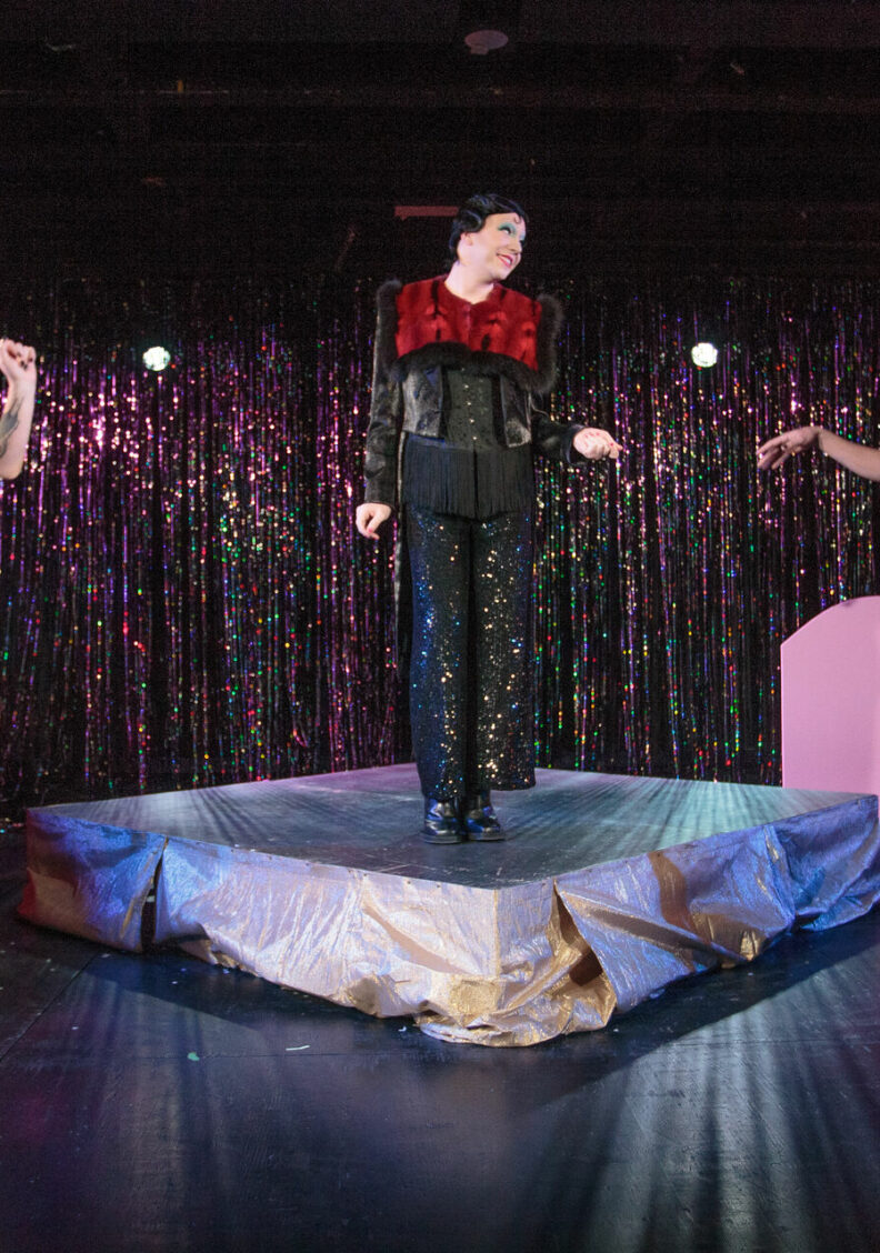 Ein letztes Mal: Steven Cloos in „Einer, der liebte…“ im Jungen Theater Ingolstadt