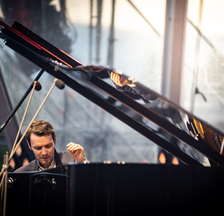 Klassik-Open-Air: Pianist Florian Glemser und Musicals mit der Audi Bläserphilharmonie