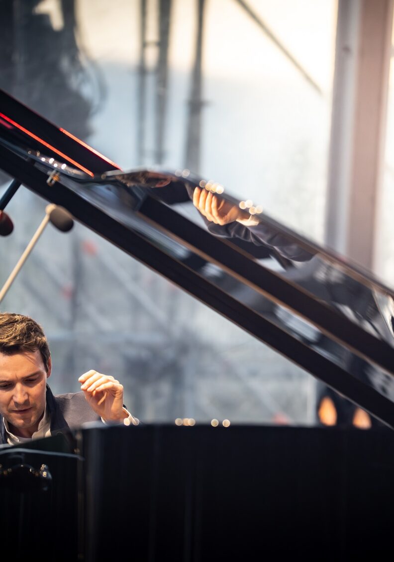 Klassik-Open-Air: Pianist Florian Glemser und Musicals mit der Audi Bläserphilharmonie