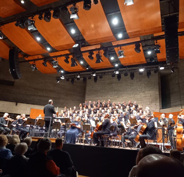 Musikalisches Statement für den Weltfrieden: Karl Jenkins‘ „The Peacemakers“ mit dem Kammerchor Ingolstadt, den Ingolstädter Nachtigallen und dem Orchestra for Peace