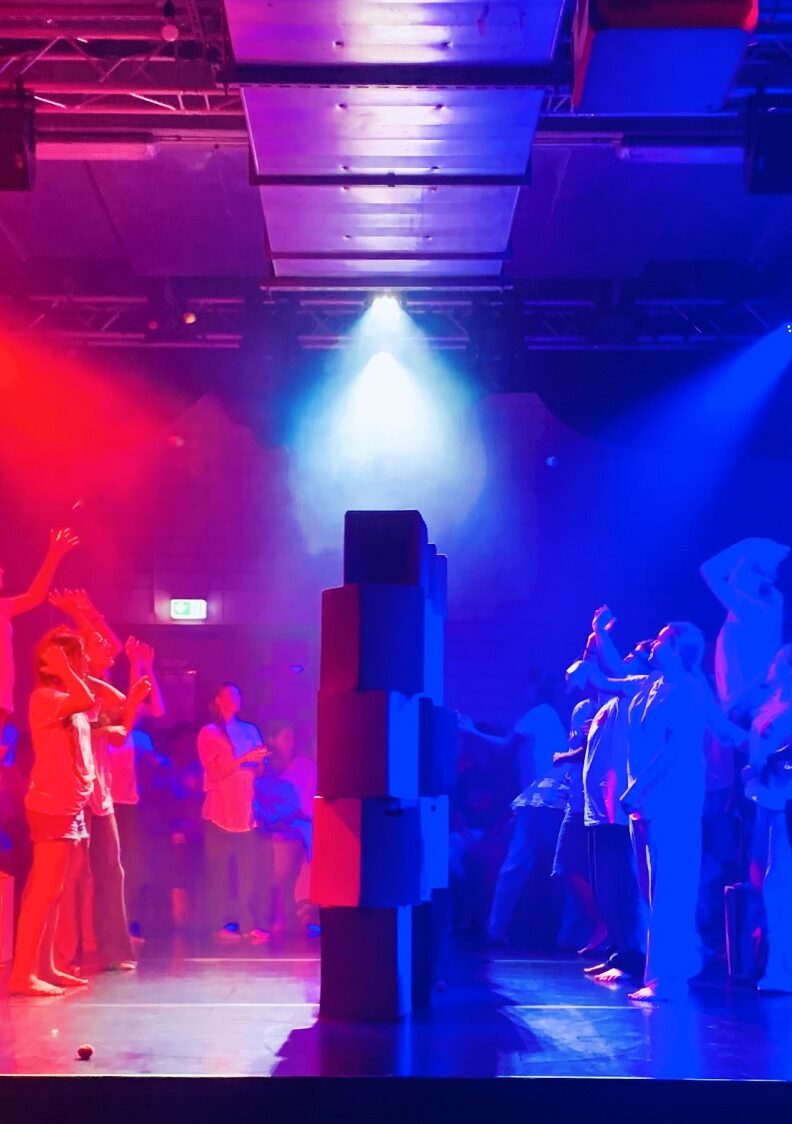 „Jugendkultursommer“: 60 Ingolstädter Jugendliche spielen „Wir“ (Do / Fr im Kulturzentrum neun)