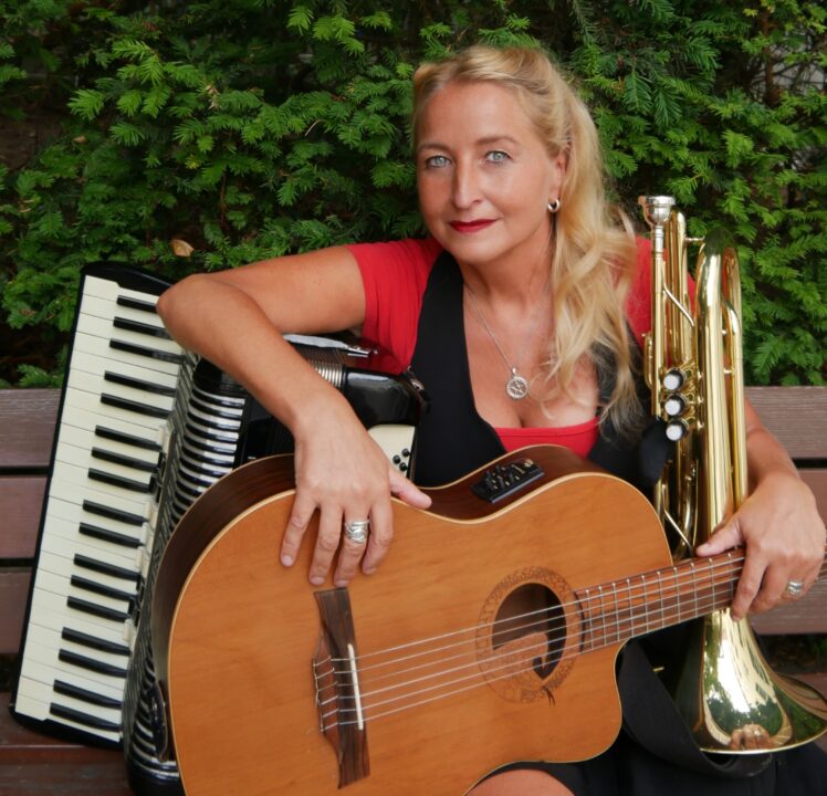 „Phoenixvogelherz“ – Liederabend von und mit Teresa Trauth am 3.Okt. im Spiegelsaal der Kolpingakademie Ingolstadt