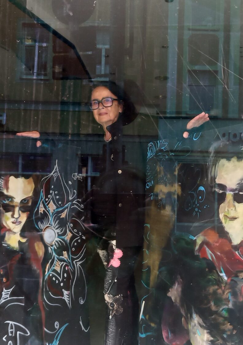 Kunst im Meixner. Elisabeth A. Jungs Bilder von Hühnern, Wölfen und Menschen in der ehemaligen Metzgerei