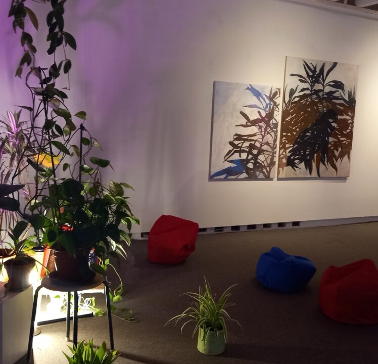 Marina Pohls Ausstellung „Unter uns“ in der Theatergalerie. Gespräch mit der Malerin