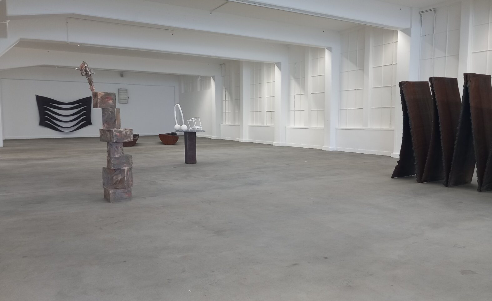 „A Matter of Perspektive“: Alf Lechner und seine Zeitgenossen. Gespräch mit Kurator Dominik Bais über neue Ausstellung im Lechner-Museum