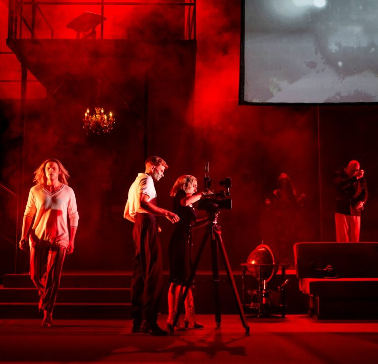 Eröffnungspremiere „Nibelungen – Rang und Drang“ Gespräch mit Regisseur Gustav Rueb