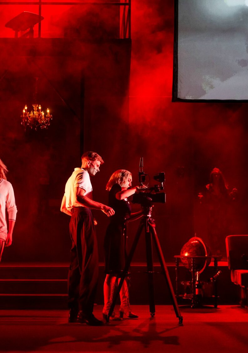 Eröffnungspremiere „Nibelungen – Rang und Drang“ Gespräch mit Regisseur Gustav Rueb