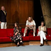 Nibelungen im Reiterhof – Uraufführung von „Rang und Drang“ – Premierenkritik