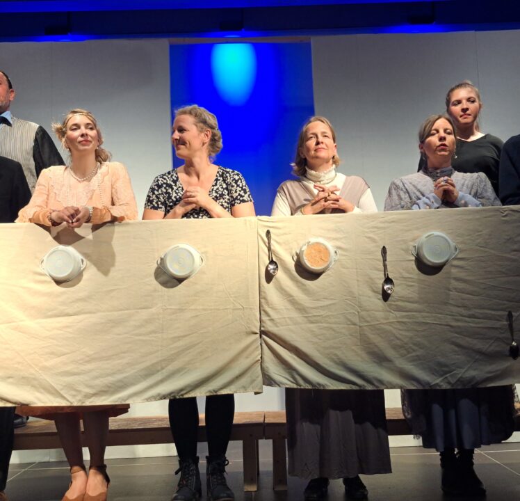 Theatergruppe Szenenwechsel spielt „John Stanky, Privatdetektiv“ im Bürgerhaus Wettstetten