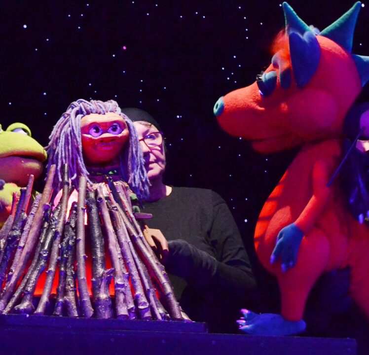 Schanzer Puppenspieler spielen „Die magische Brücke“