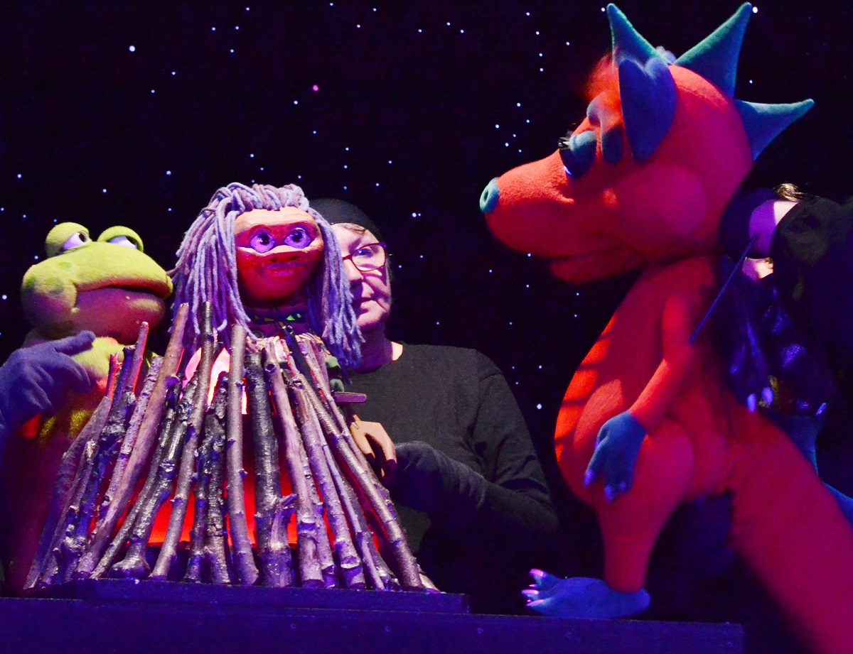 Schanzer Puppenspieler spielen „Die magische Brücke“