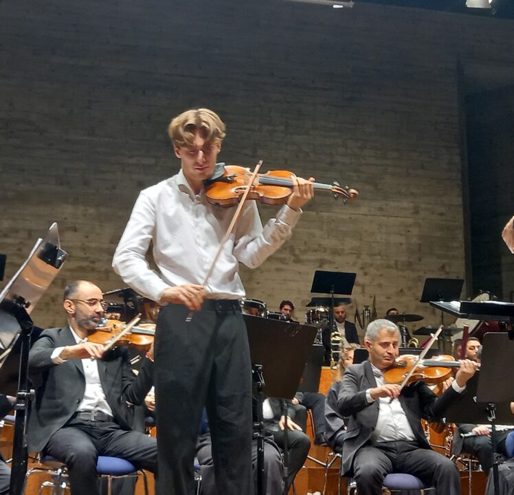 21jähriger Geiger Darius Preus und Armenische Staatsymphonie beim Konzertverein