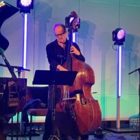 „Motherland“: Dieter Ilg-Trio bei der Jazzparty