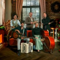 Mundart-Folk mit „REIWAS“ und Mundartlyriker J. Thalmayr am Sonntag, 14.12., im Altstadttheater