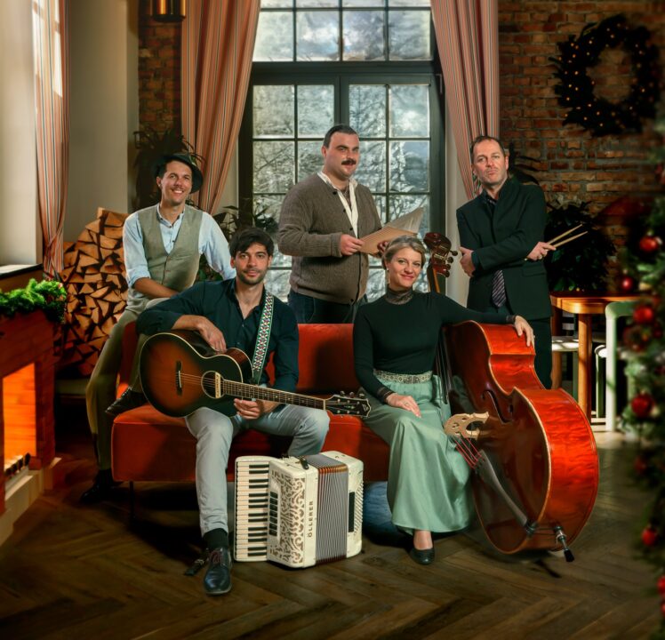 Mundart-Folk mit „REIWAS“ und Mundartlyriker J. Thalmayr am Sonntag, 14.12., im Altstadttheater