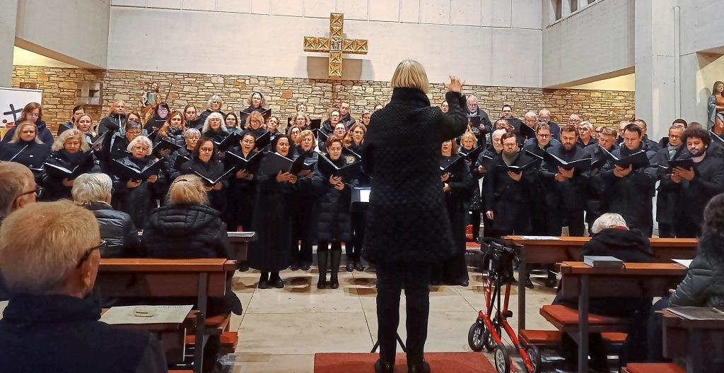 „Still, still, still“: Das Adventskonzert des Ingolstädter Motettenchors