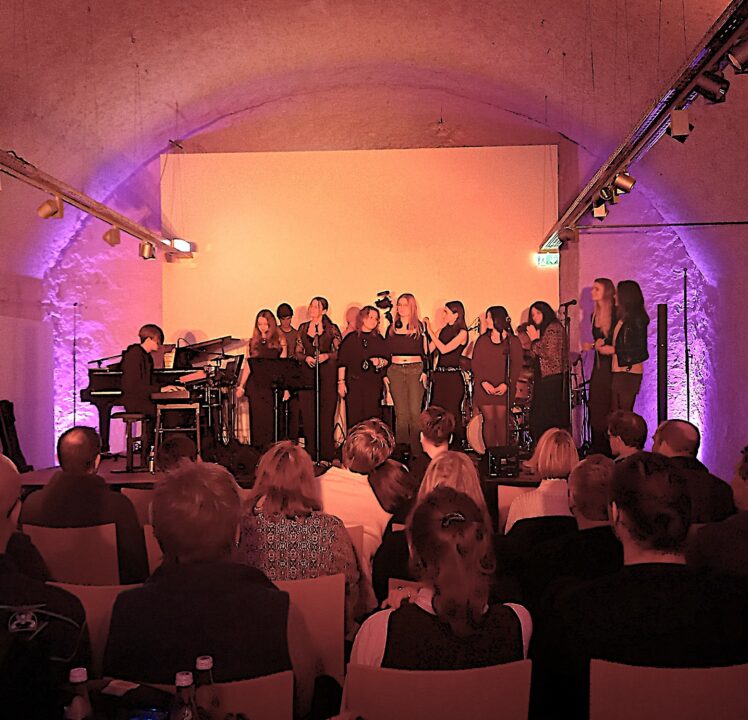 Stromlos-Band und 9 Jazzsängerinnen gaben Benefizkonzert für Verein „Wirbelwind“