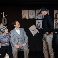 WE im Altstadttheater: „Aller guten Dinge sind vorbei“, „Achtsam morden“ und Kevin-Reichelt-Show