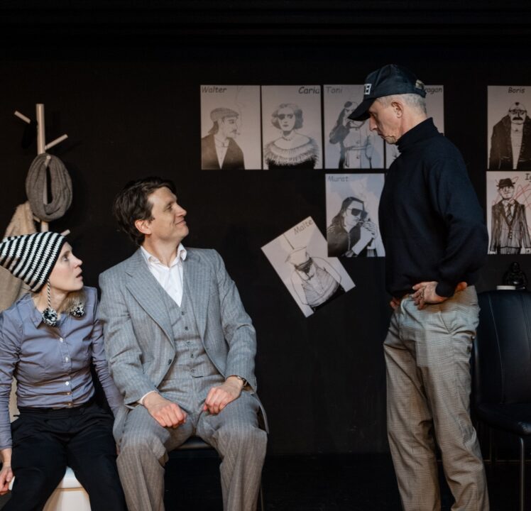 WE im Altstadttheater: „Aller guten Dinge sind vorbei“, „Achtsam morden“ und Kevin-Reichelt-Show