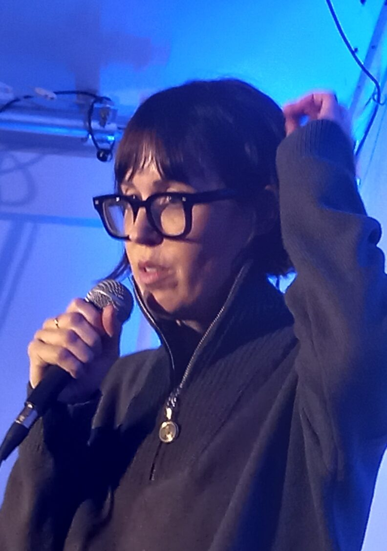 Eva Karl Faltermeier bei der Lesebühne „Besser als Fernsehen“