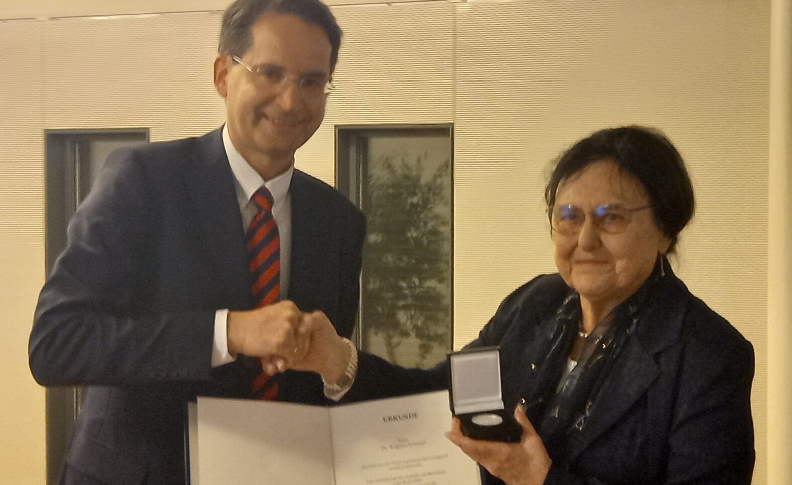 Vorkämpferin für Integration: Ickstatt-Medaille für Dr. Regina Schnell