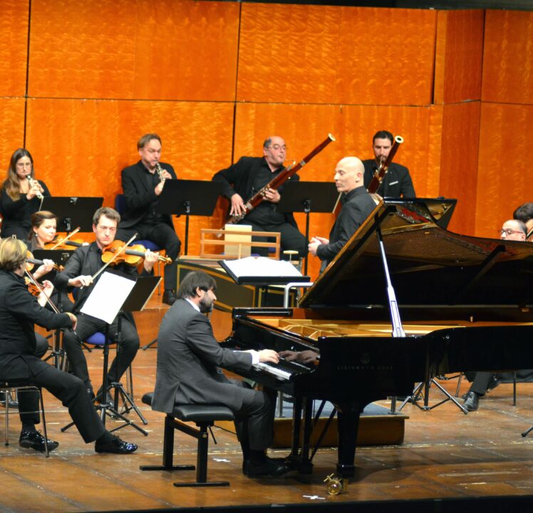 Kammerphilharmonie IN und Alexander Korsantia    (Flügel) begeistern im Theaterfestsaal