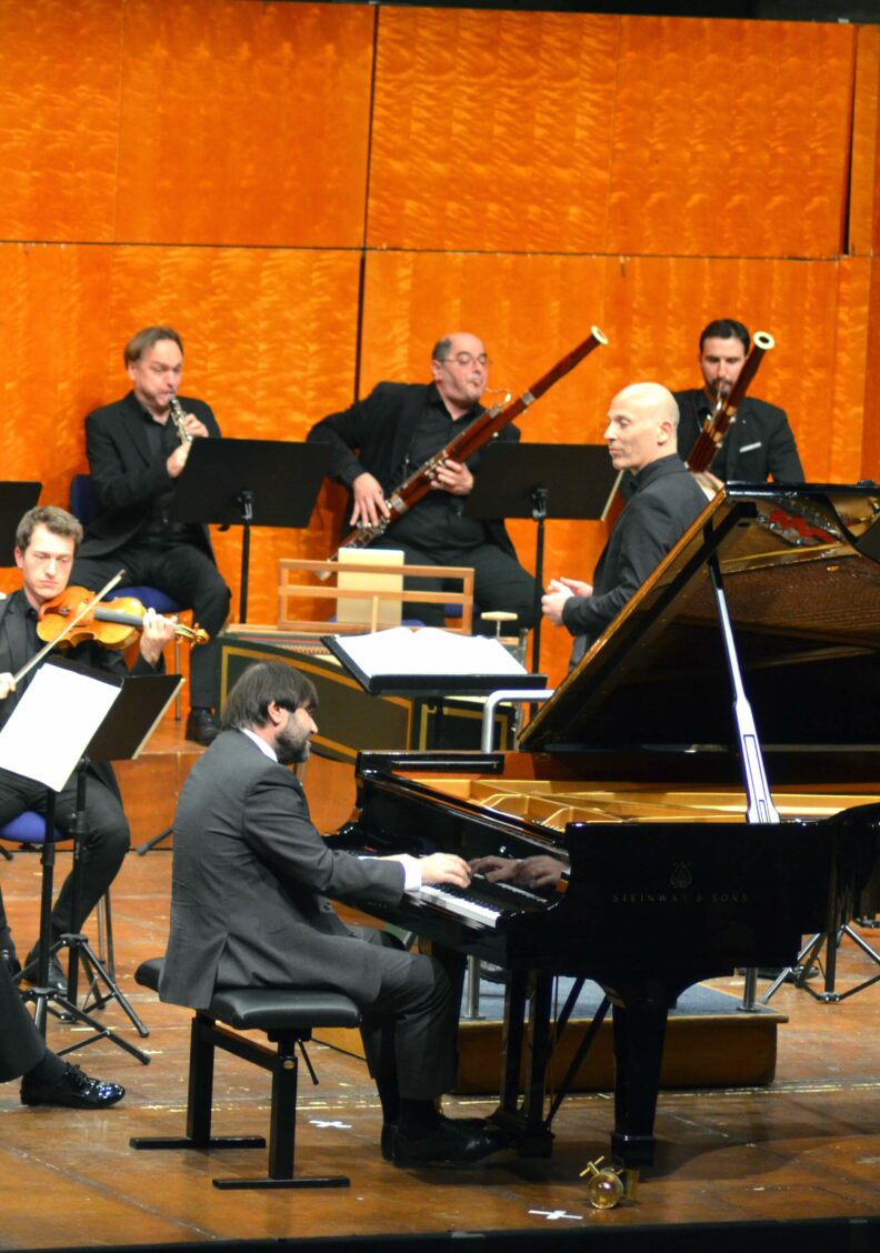 Kammerphilharmonie IN und Alexander Korsantia    (Flügel) begeistern im Theaterfestsaal