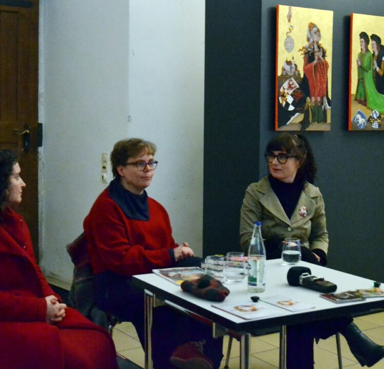 Künstlerinnen zur Ausstellung „Ehebande“ im Schloss Neuburg