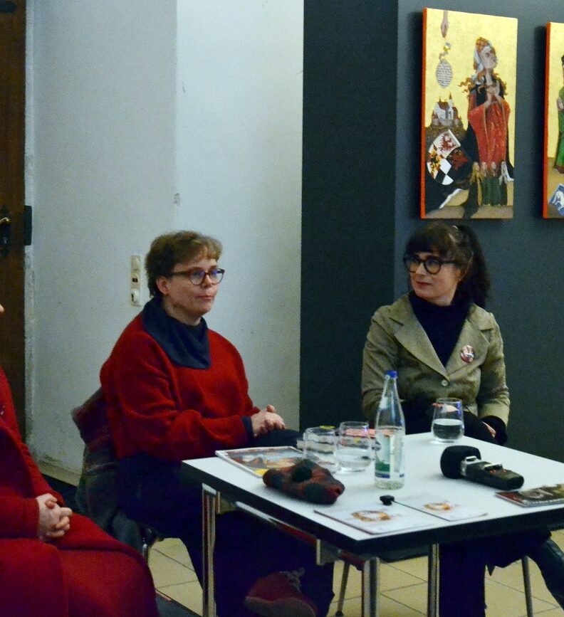 Künstlerinnen zur Ausstellung „Ehebande“ im Schloss Neuburg