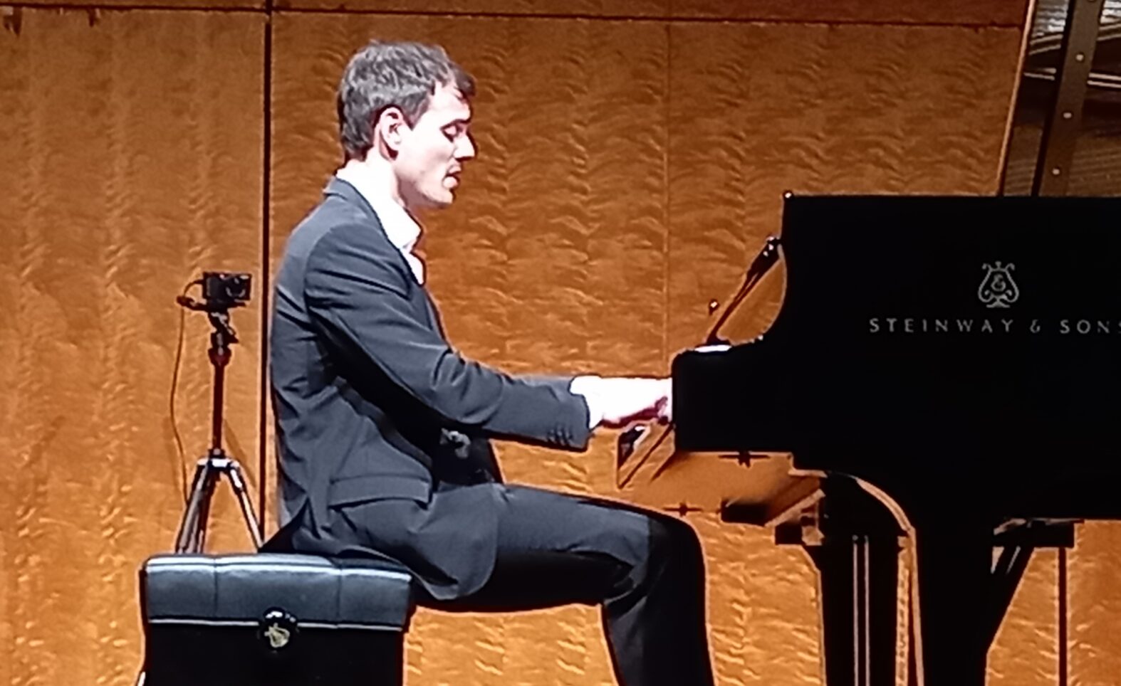 Aaron Pilsans Klavierabend zum Karneval