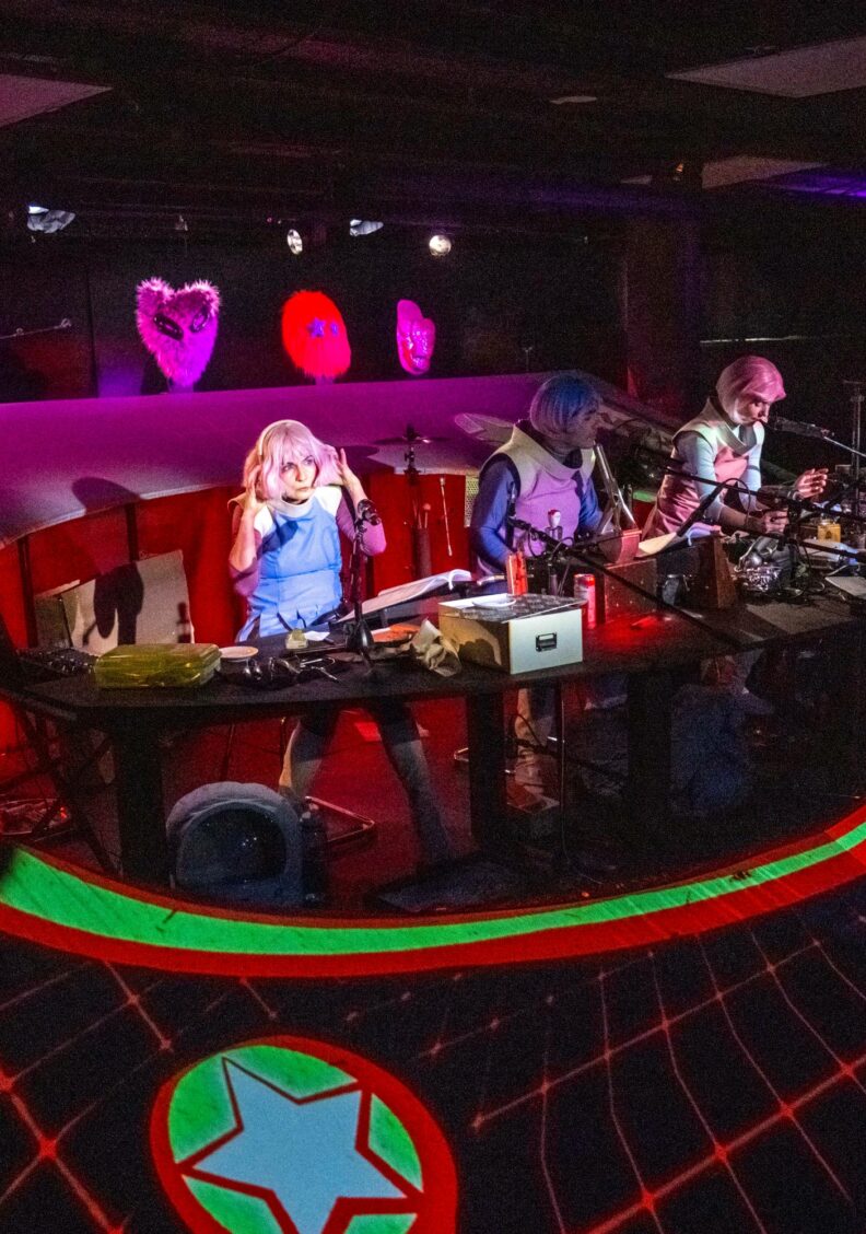 „Sterntagebücher“ als Live-Hörspiel im Jungen Theater