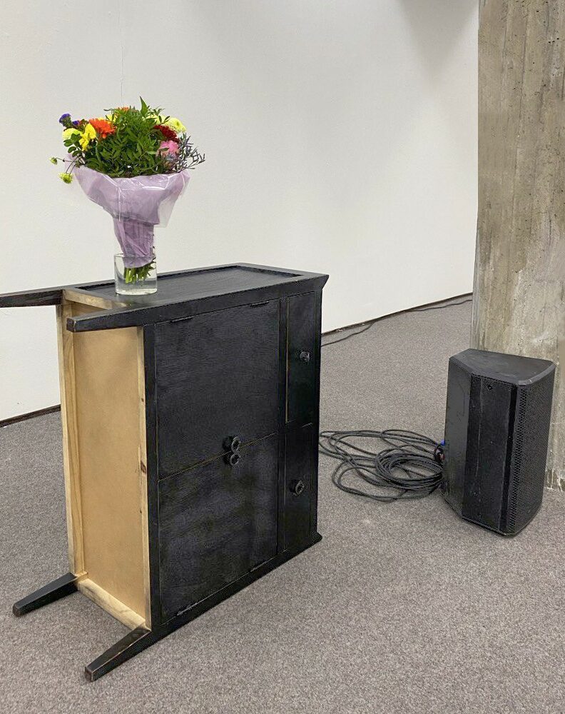 Erkaufte Versöhnung? Belia Z. G. Brückners Konzeptkunst „Nothing I ever wanted“ in der Theatergalerie – Eröffnung FEM*Festival