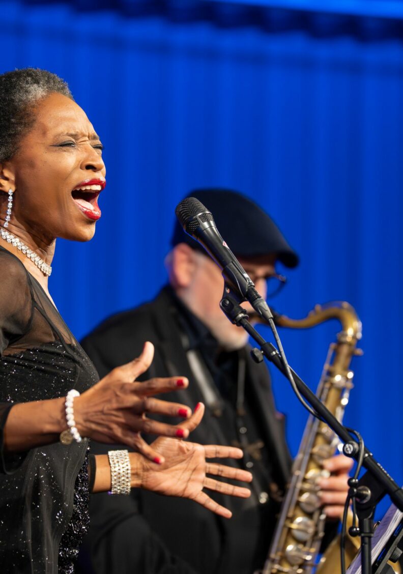 25 Jahre Jazz im Audi Forum IN mit der Titilayo Adedokun Blues Band