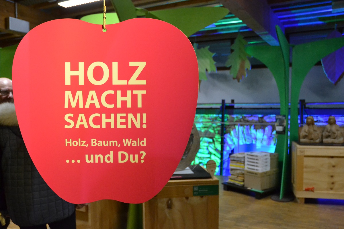 Sonderausstellung zur Vielfältigkeit von Holz im „Haus im Moos“