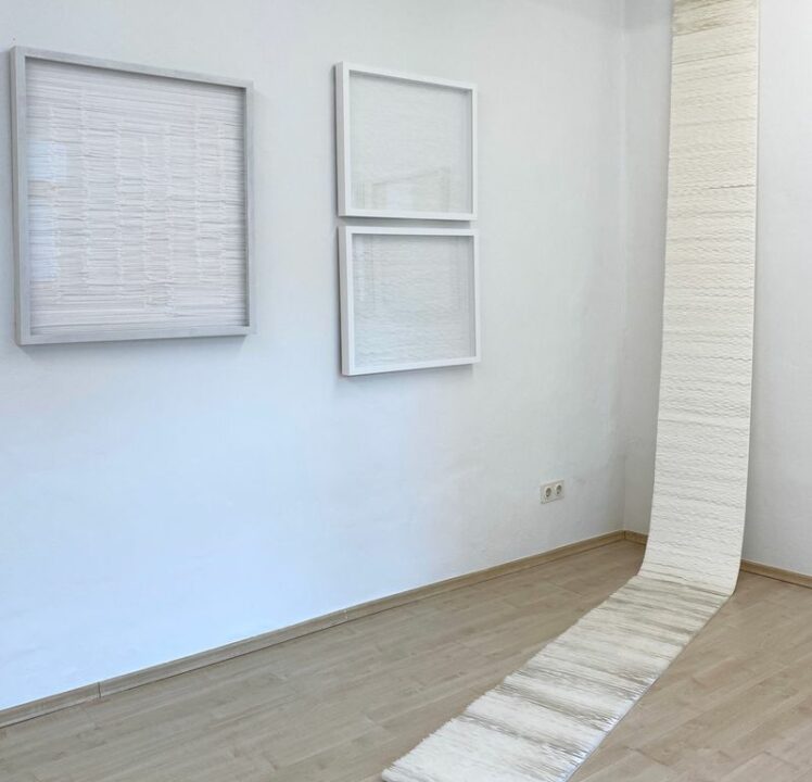 „Weiss sehen“ in der Galerie Mariette Haas