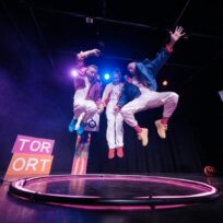 O (die shOw): hinreißendes Gastspiel für taubes und hörendes Publikum ab 6