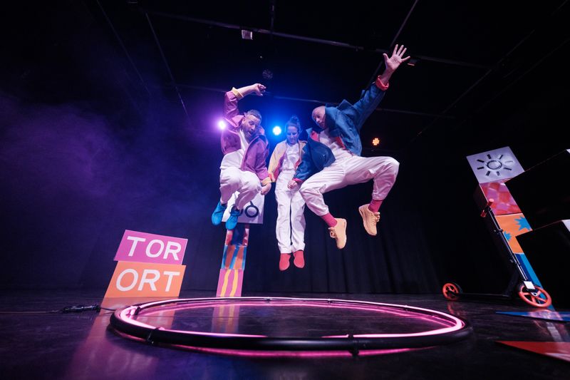 O (die shOw): hinreißendes Gastspiel für taubes und hörendes Publikum ab 6