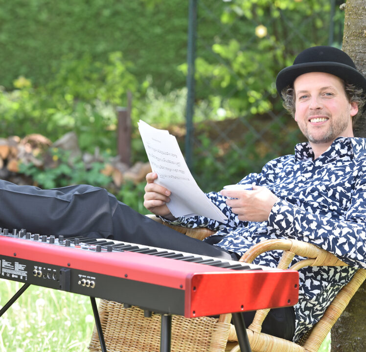 Poetisch-humorvolle Lieder am Klavier: Ramon Bessel kommt am Samstag (14.3.) ins Altstadttheater