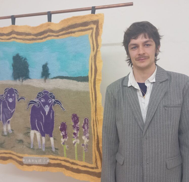 Gefilzt und gestickt. Pierre-Yves Delannoys Kunst im Tongewölbe T25 in der Ingolstädter Theresienstr.25