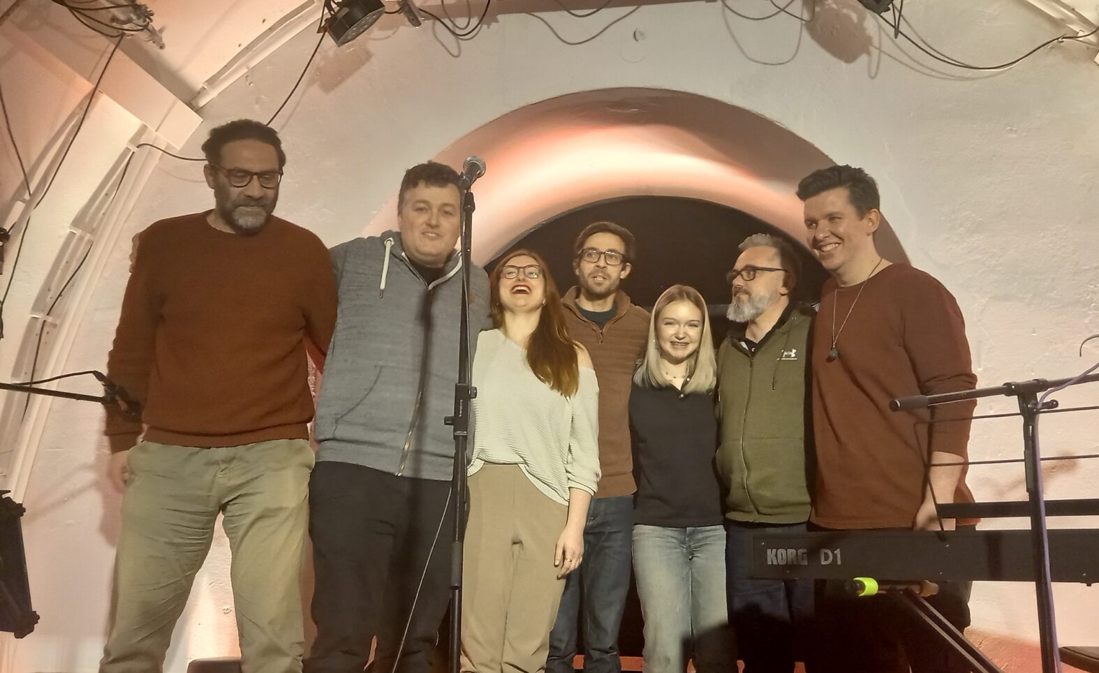 Lesebühne „Besser als Fernsehen“ mit junger Songwriterin Ava Konrad