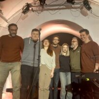 Lesebühne „Besser als Fernsehen“ mit junger Songwriterin Ava Konrad