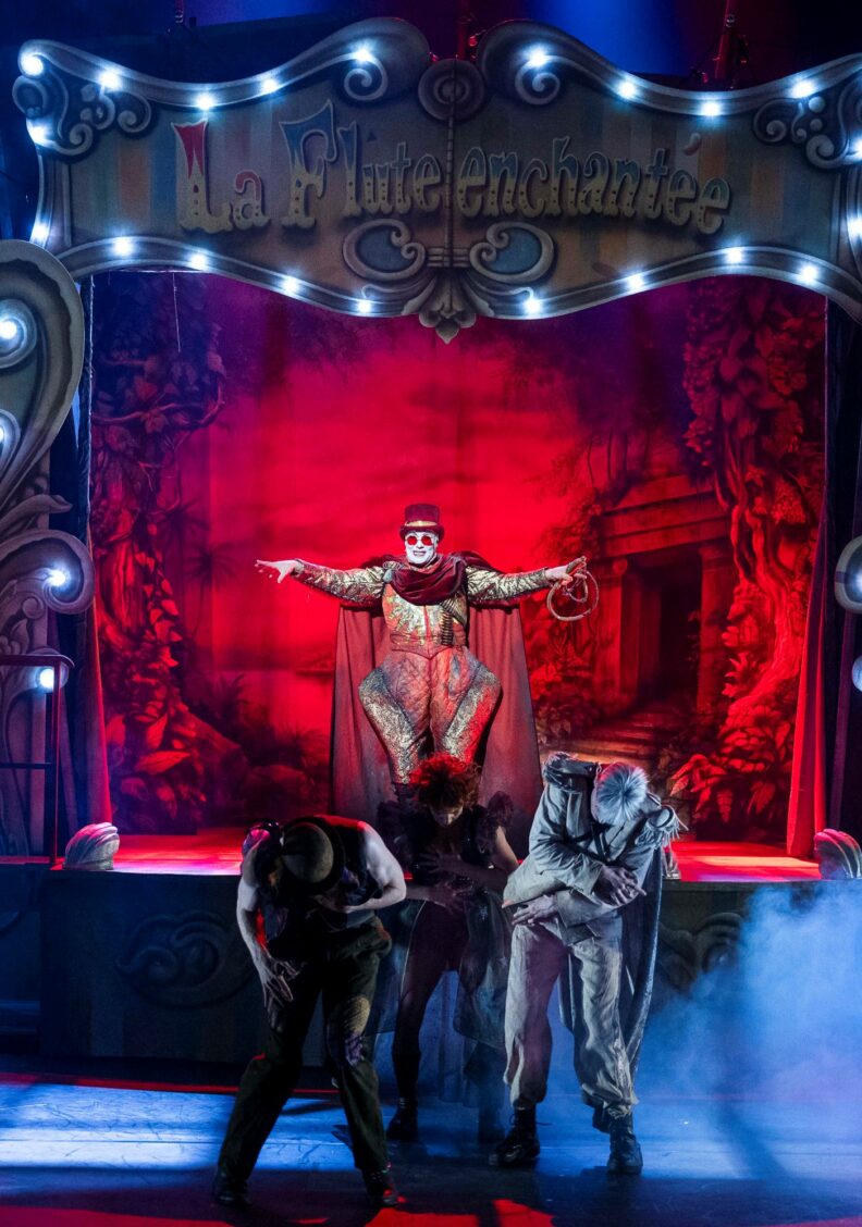 Mozarts „Zauberflöte“ für Schauspielensemble – Gespräch mit Regisseur Philipp Moschitz