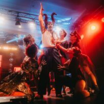 Verein MUT spielt Musical „Disco Inferno“ in Boxerhalle Eichstätt